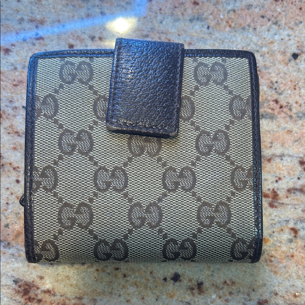 Gucci Black and Gray Signature Wallet